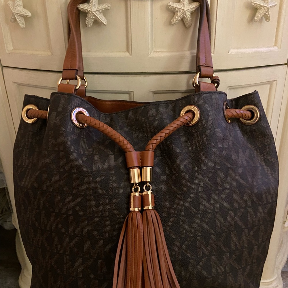 Michael Kors Large Jet Set Signature Drawstring Bucket Tote